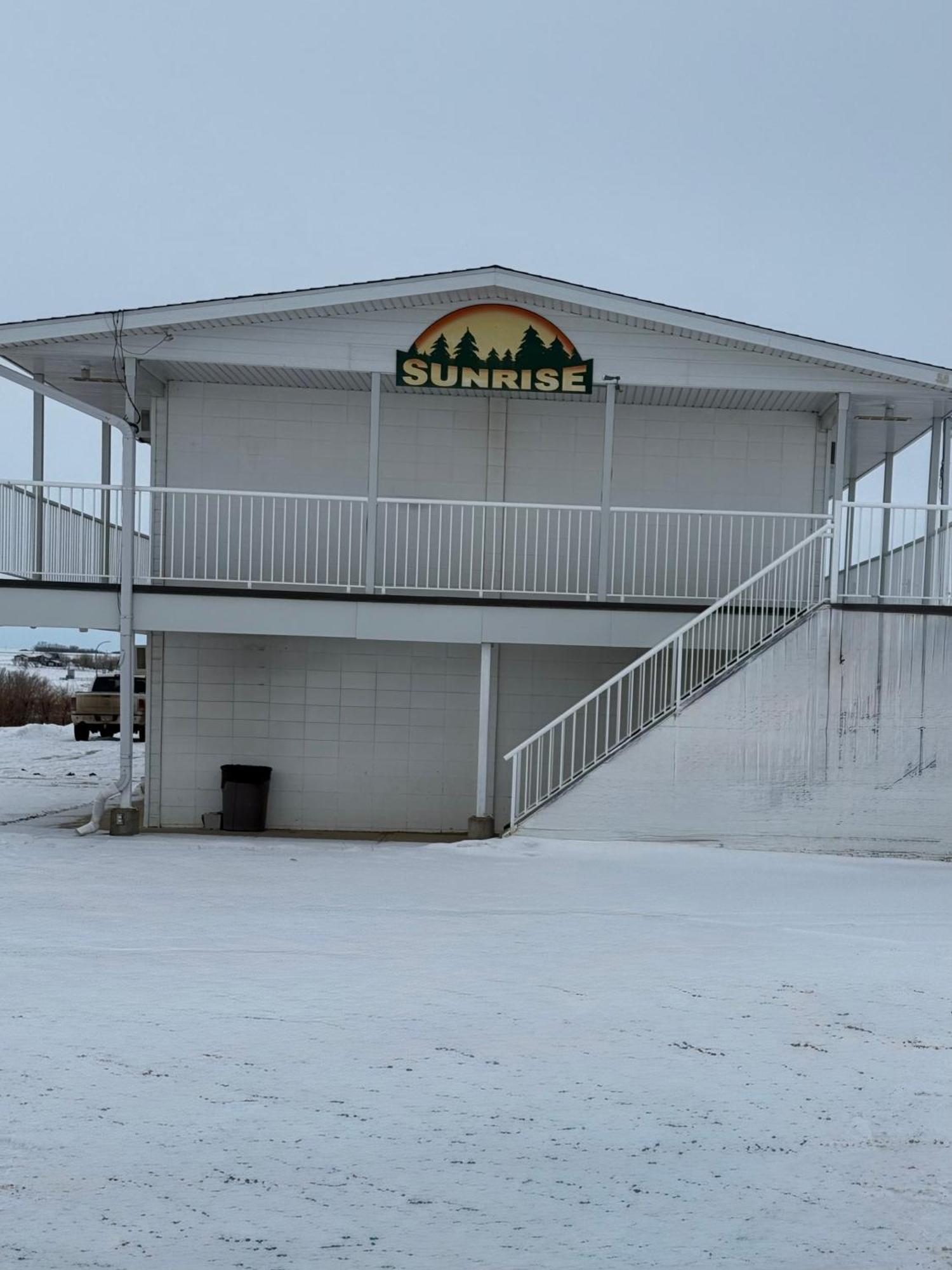 Sunrise Motel Consort Exterior photo
